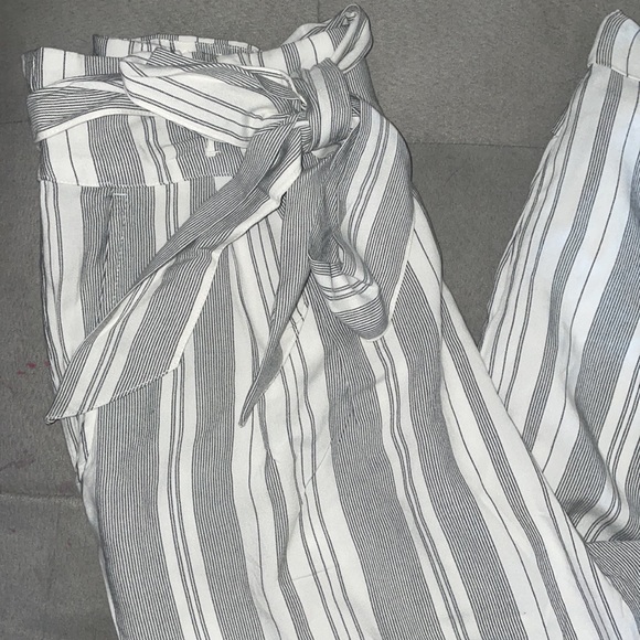 American Eagle Outfitters High Waisted Paperbag Pants - Picture 2 of 12